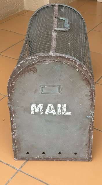 OLD DISPLAY MAIL BOX