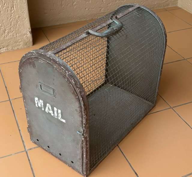 OLD DISPLAY MAIL BOX