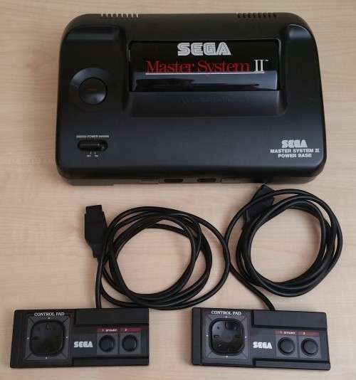Sega Master System Model 2 - 2 Original Controllers - 3 Games