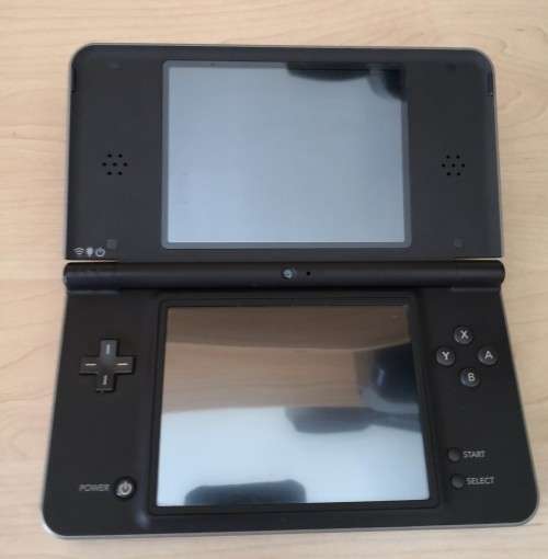 Nintendo DSi XL Console  R4 Card