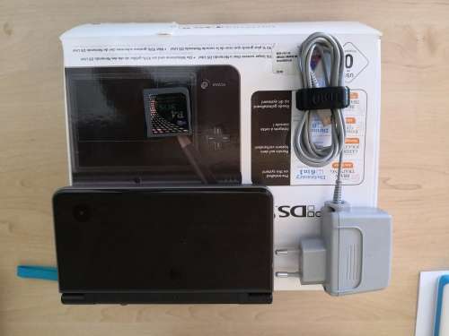 Nintendo DSi XL Console  R4 Card