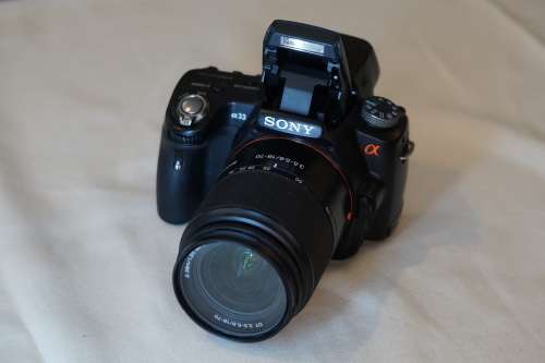 SONY ALPHA A33 SLT + 18-70mm Lens