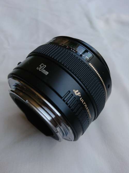 Canon ef 50mm F/1.4 ultrasonic lens