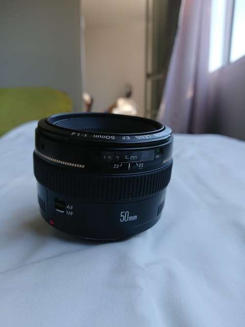 Canon ef 50mm F/1.4 ultrasonic lens