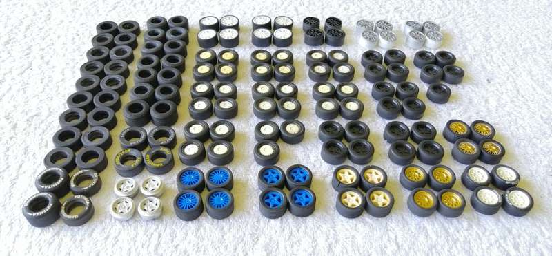 Scalextric - 140 Assorted Wheel Hubs/Tyres