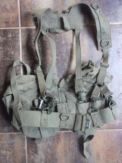 OLD SOUTH AFRICAN ARMY SKELETON WEBBING WITH BELT AND KIDNEY POUCHES