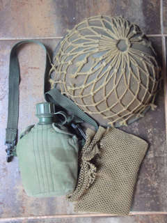 OLD SOUTH AFRICAN ARMY STAALDAK, PLASTIC WATER BOTTLE AND SCARF (1/2 ORIGINAL LENGTH)