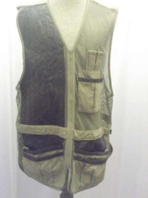 CABELA'S UTILITY VEST SIZE XL REG WITH ZIPP POCKETS,PEN HOLDERS ETC HAS REAL LEATHER INSETS
