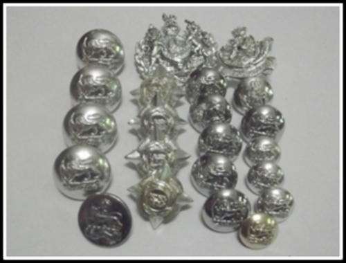 PARCEL OF RHODESIAN LIGHT INFANTRY BUTTONS AND BADGES INCLUDING CAP AND SHOULDER BADGE