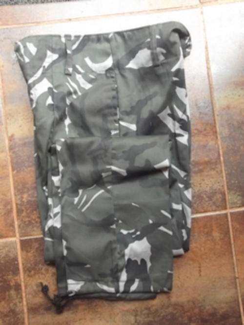 CAMOUFLAGE TROUSERS WITH BUTTON FLY - NEW- WAIST 85 CM INSIDE LEG 82 CM