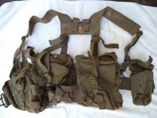 OLD SOUTH AFRICAN ARMY WEBBING WITH 2 KIDNEY POUCHES AND 4 AMMO POUCHES
