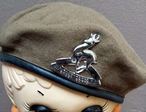 OLD SOUTH AFRICAN ARMY CADET COPRS BERET AND BADGE