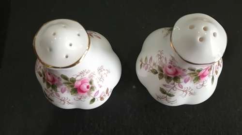 ROYAL ALBERT LAVENDER ROSE  MADE IN ENGLAND SALT AND PEPPER SET