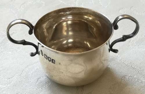 STERLING SILVER LONDON 1901 2 HANDLE CUP 36.6 GRAMS 35 X 75 MM