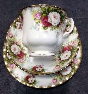 ROYAL ALBERT BONE CHINA ENGLAND **CELEBRATION** 2 X TRIOS **BID PER TRIO**