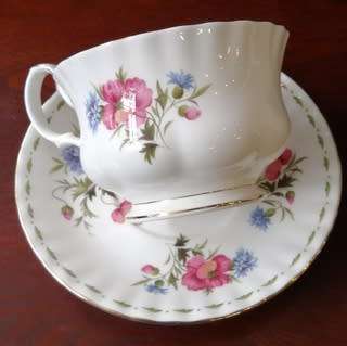 ROYAL ALBERT LARGE BIRTHDAY CUP AND SAUCER "AUGUST" POPPY CUP DIAMETER 110MM PLATE 165MM