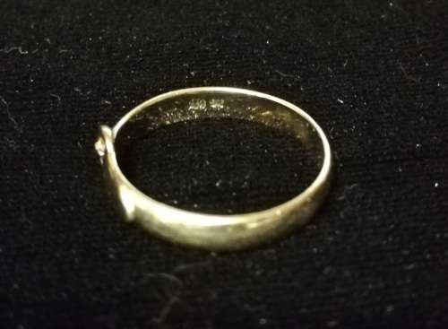 9CT GOLD BUCKLE  RING TOTAL WEIGHT 1.8 GRAMS SIZE M1/2