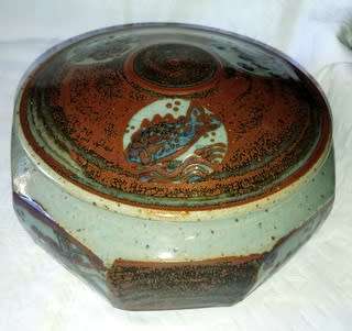 IAN GLENNY DARGLE VALLEY POTTERY LARGE TUREEN AND LID 140 X 300MM