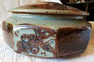 IAN GLENNY DARGLE VALLEY POTTERY LARGE TUREEN AND LID 140 X 300MM