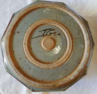 IAN GLENNY DARGLE VALLEY POTTERY LARGE TUREEN AND LID 140 X 300MM