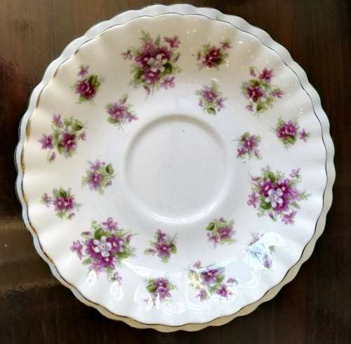 ROYAL ALBERT "SWEET VIOLETS" 6 X TRIOS **BID PER TRIO*  GOLD IN GOOD CONDITION