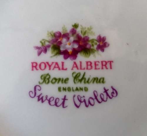 ROYAL ALBERT "SWEET VIOLETS" 6 X TRIOS **BID PER TRIO*  GOLD IN GOOD CONDITION