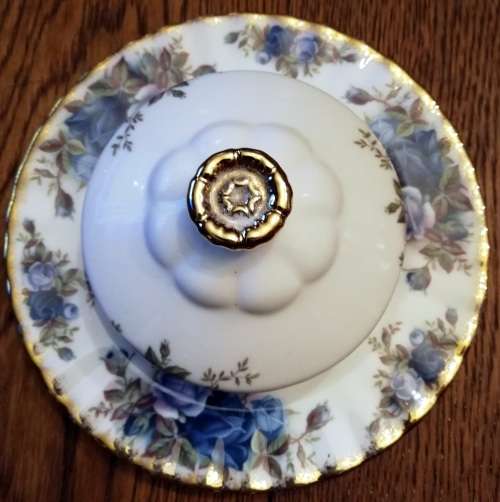 ROYAL ALBERT BONE CHINA ENGLAND **MOONLIGHT ROSE** BUTTER COVER AND PLATE 95X75MM