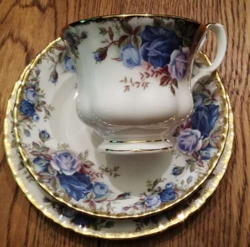 ROYAL ALBERT BONE CHINA ENGLAND **MOONLIGHT ROSE** 6 X TRIOS