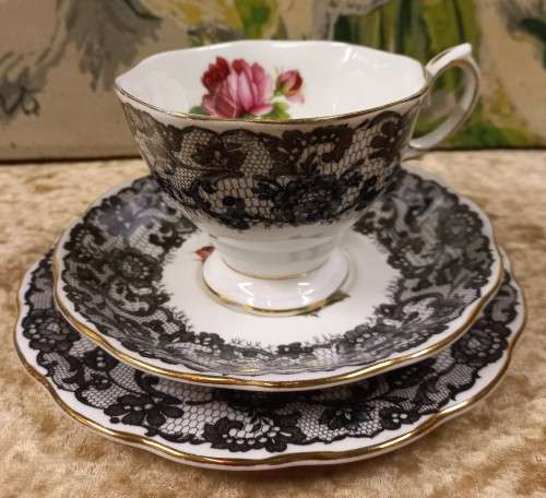 **RARE** ROYAL ALBERT BONE CHINA ENGLAND **SENORITA**  2 X TRIOS -SLIGHT GOLD WEAR **BID PER TRIO,**