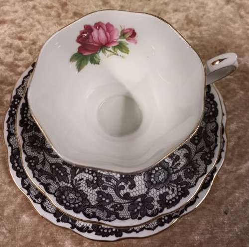 **RARE** ROYAL ALBERT BONE CHINA ENGLAND **SENORITA**  2 X TRIOS -SLIGHT GOLD WEAR **BID PER TRIO,**