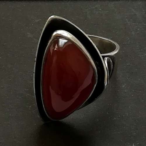 VINTAGE WW2 MID CENTURY MODERNIST STERLING SILVER + AMBER RING -SIZE **M**