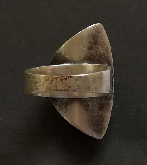 VINTAGE WW2 MID CENTURY MODERNIST STERLING SILVER + AMBER RING -SIZE **M**