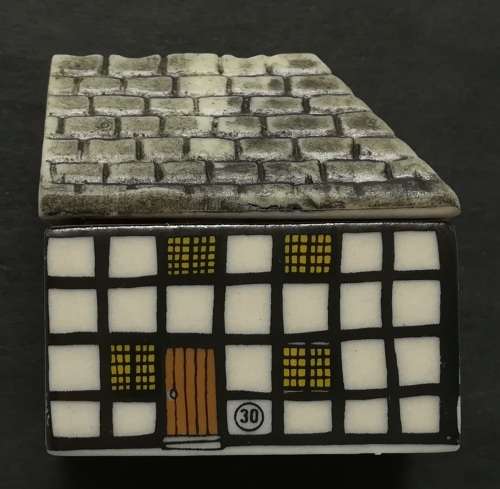 WADE WHIMSEY ON WAY NO.30 "MISS PRUNES HOUSE" 38X38MM