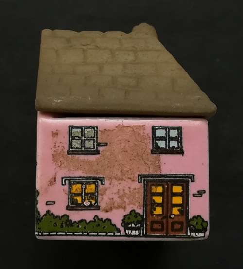 WADE HOUSES NO.20 THE VICARAGE 41X51MM WHIMSEY ON WAY