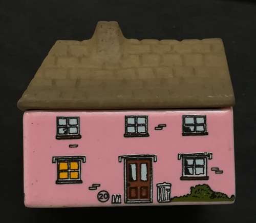 WADE HOUSES NO.20 THE VICARAGE 41X51MM WHIMSEY ON WAY