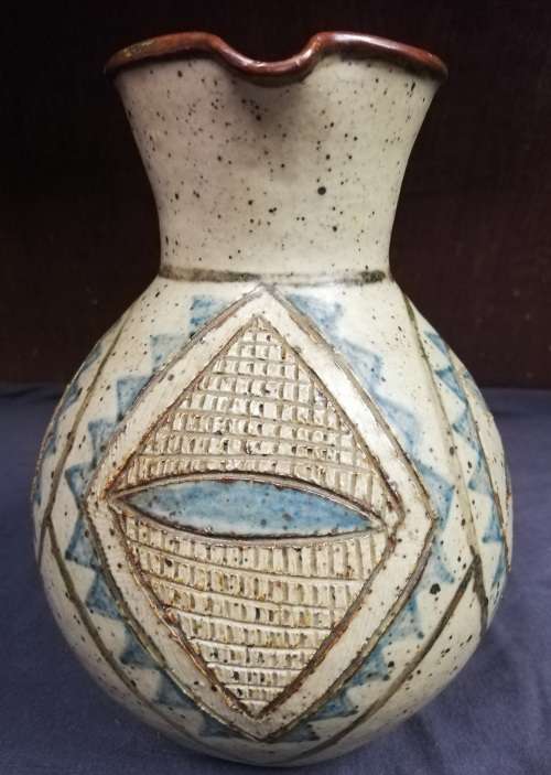 RORKES DRIFT POTTERY - EURIEL MBATHA 1986 JUG 190MM **EXCELLENT**