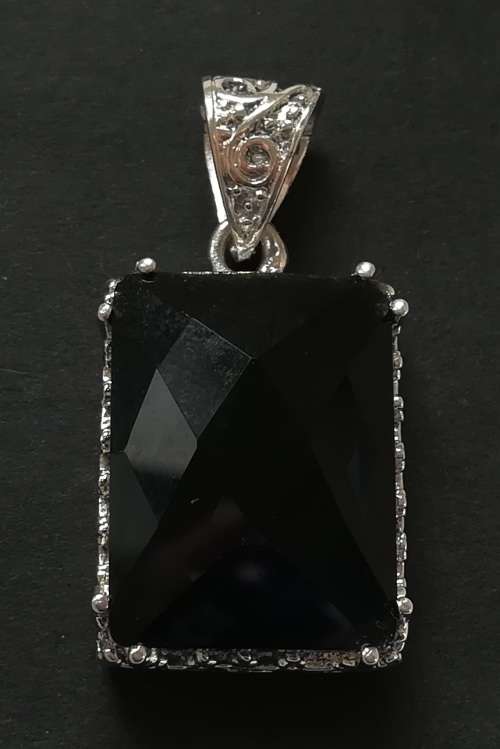 STERLING SILVER AND GLASS PENDANT 20 X 25MM 13.2 GRAMS