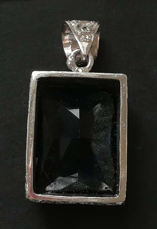 STERLING SILVER AND GLASS PENDANT 20 X 25MM 13.2 GRAMS