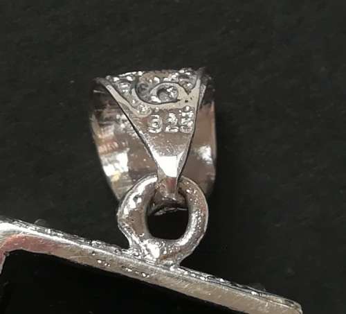 STERLING SILVER AND GLASS PENDANT 20 X 25MM 13.2 GRAMS