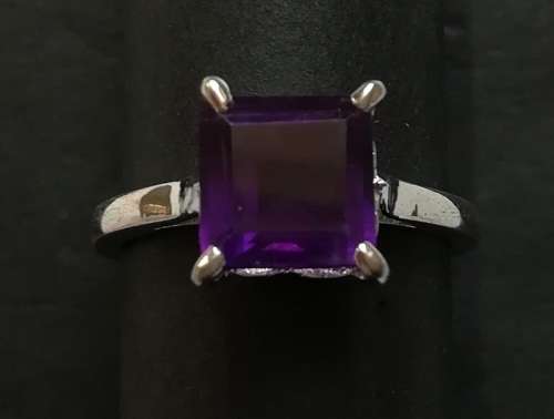 STERLING SILVER AND AMETHYST  RING 3 GRAMS SIZE O  STONE 6X6MM