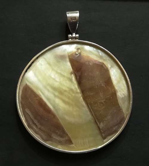 LARGE STERLING SILVER AND SHELL PENDANT 55MM