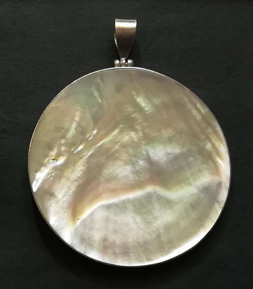 LARGE STERLING SILVER AND SHELL PENDANT 55MM