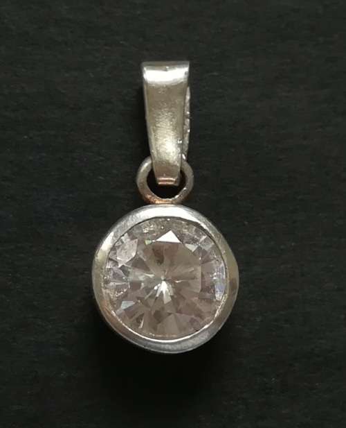 STERLING SILVER AND GLASS SMALL PENDANT 8X15MM