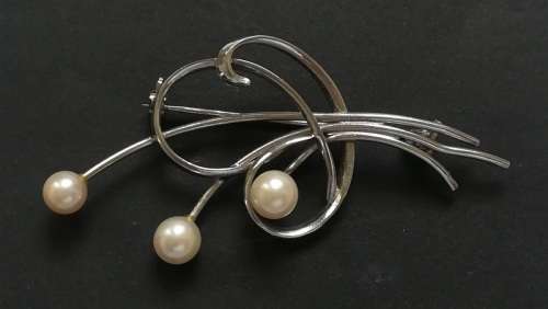 STERLING SILVER +  PEARL BROOCH 30X60MM 5.5 GRAMS