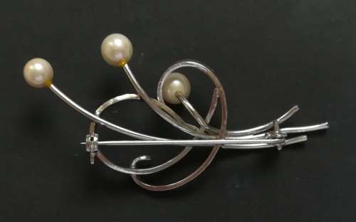 STERLING SILVER +  PEARL BROOCH 30X60MM 5.5 GRAMS