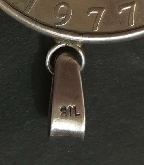UNITED STATES 1977 LIBERTY DOLLAR - SILVER MOUNT PENDANT