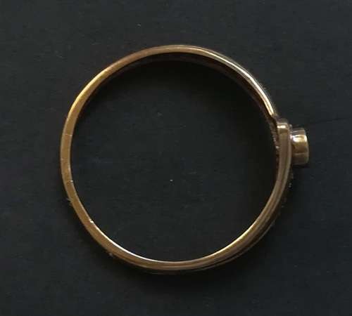 9CT GOLD WITH SINGLE DIAMOND CHIP RING  SIZE O1/2  TOTAL WEIGHT  1.47 GRAMS