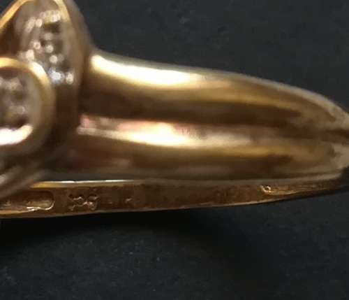 9CT GOLD WITH SINGLE DIAMOND CHIP RING  SIZE O1/2  TOTAL WEIGHT  1.47 GRAMS