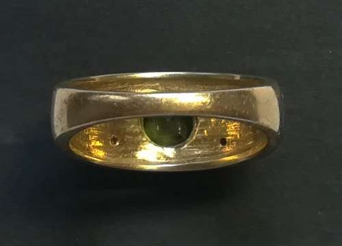 9CT GOLD RING WITH SQUARE PERIDOT AND DIAMOND SHIPS SIZE O1/2  TOTAL WEIGHT  5.1GRAMS