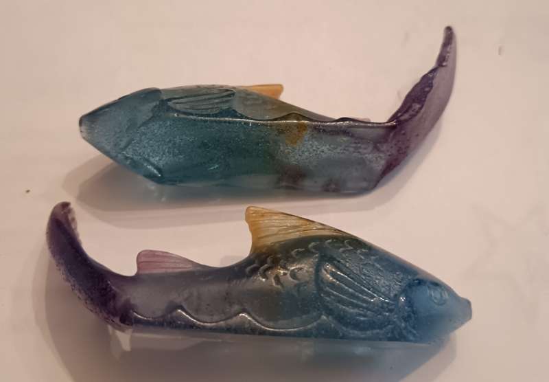 DAUM PATE DE VERRE FRANCE SIGNED PAIR CARP FISH IN SINGAPORE AIRLINES PRIORITY PASSENGER SERVICE BOX
